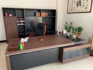昆明電腦桌、辦公桌回收、辦公椅，及現(xiàn)代家具回收，地毯以及各種辦回收、公用品等